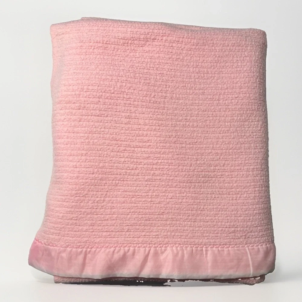Vintage Pink Woven Blanket Satin Trim Binding 72 x 83 Full Double Bed